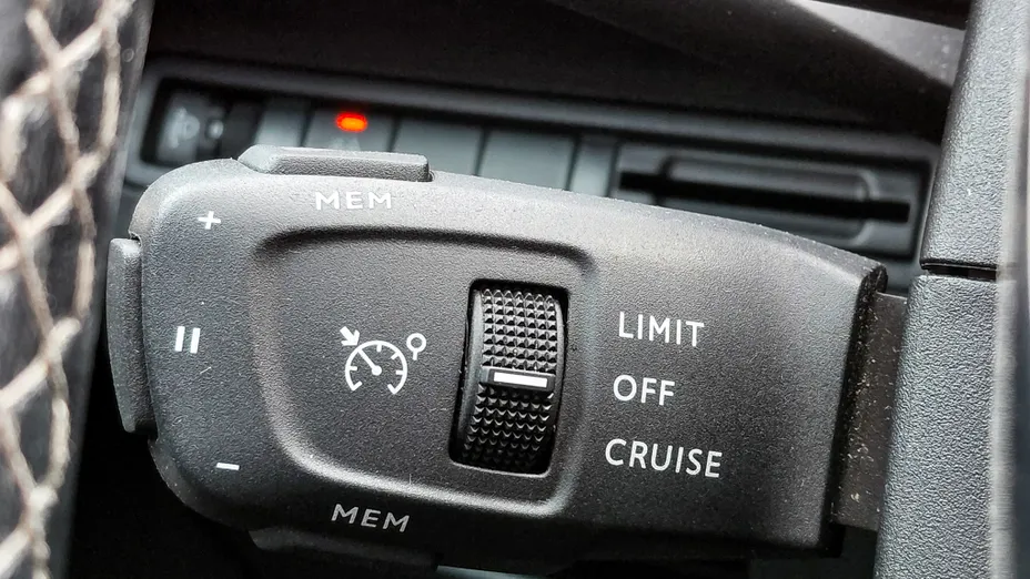 PEUGEOT 5008 5008 2.0 BlueHDi Road Trip S&S EAT8