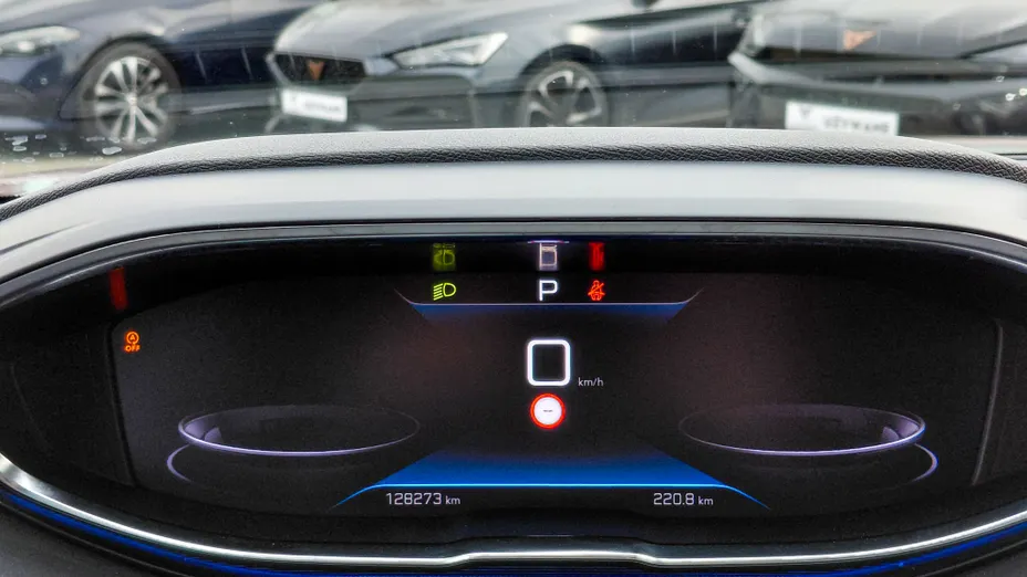 PEUGEOT 5008 5008 2.0 BlueHDi Road Trip S&S EAT8