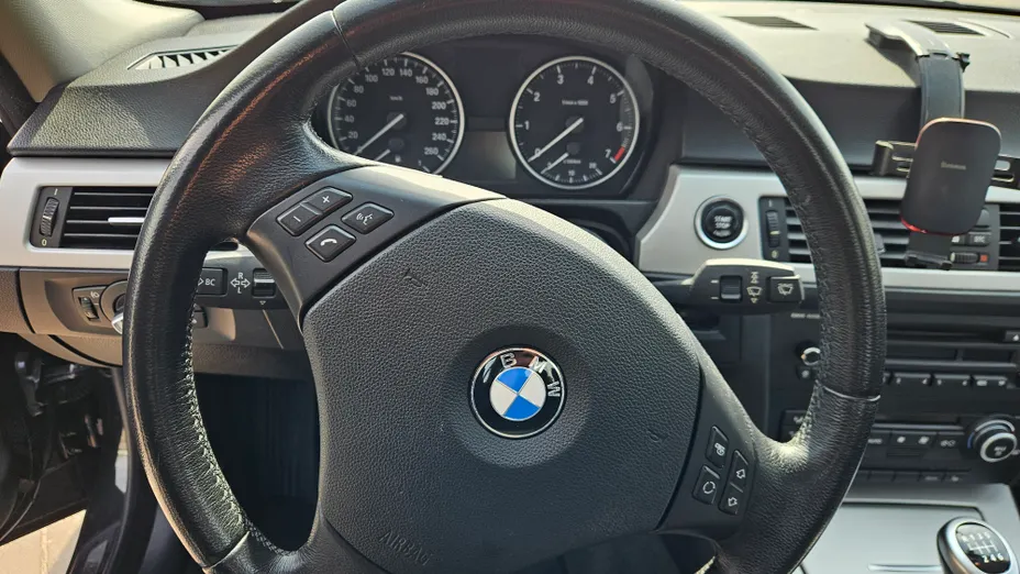 BMW Seria 3 318i