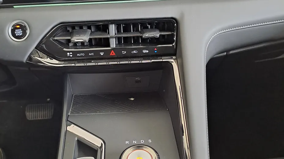 JAC JS8 JS8 PRO aut 7os. Nowy