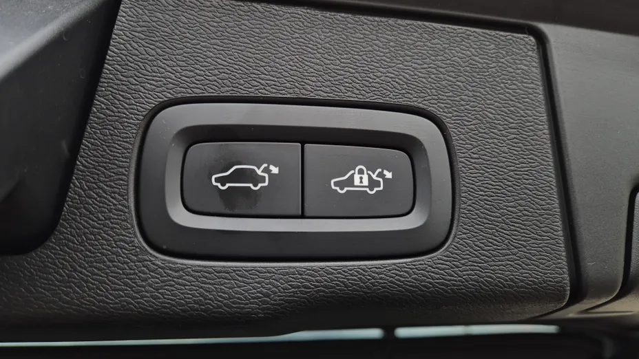 VOLVO XC60 XC60 T6 Plug-In Hybrid AWD Core aut