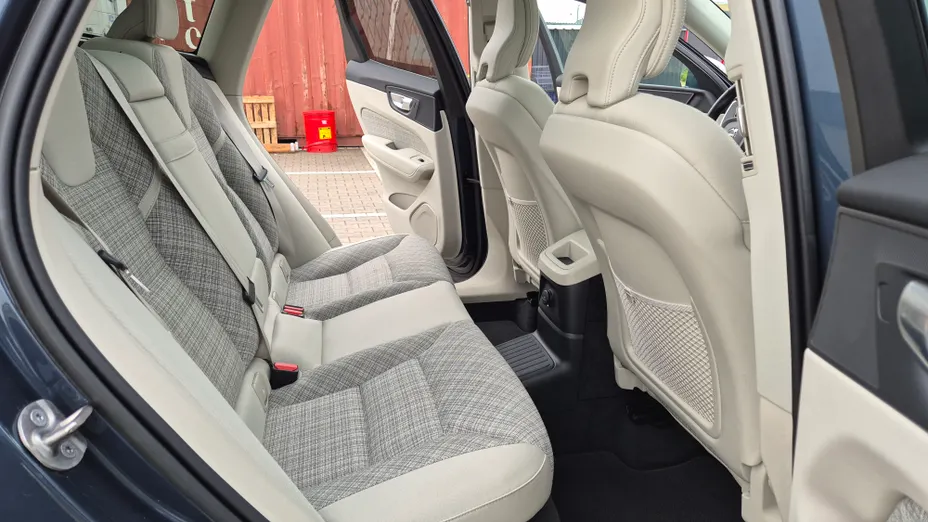 VOLVO XC60 XC60 T6 Plug-In Hybrid AWD Core aut