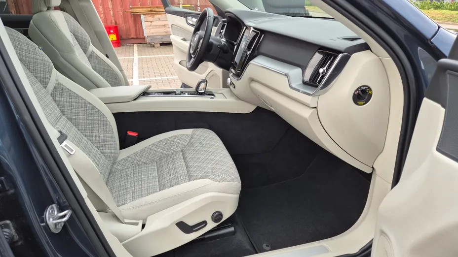 VOLVO XC60 XC60 T6 Plug-In Hybrid AWD Core aut