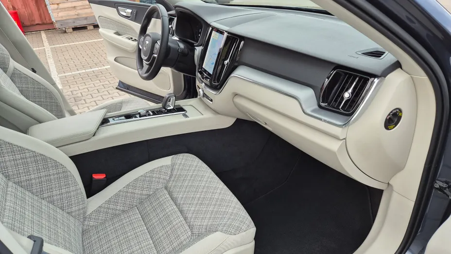 VOLVO XC60 XC60 T6 Plug-In Hybrid AWD Core aut