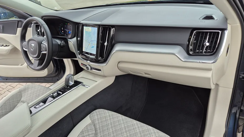 VOLVO XC60 XC60 T6 Plug-In Hybrid AWD Core aut