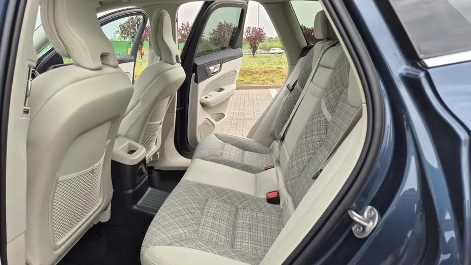 VOLVO XC60 XC60 T6 Plug-In Hybrid AWD Core aut