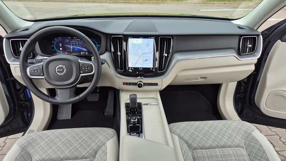 VOLVO XC60 XC60 T6 Plug-In Hybrid AWD Core aut