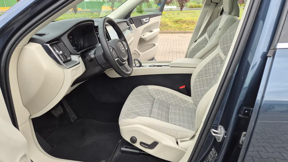 VOLVO XC60 XC60 T6 Plug-In Hybrid AWD Core aut