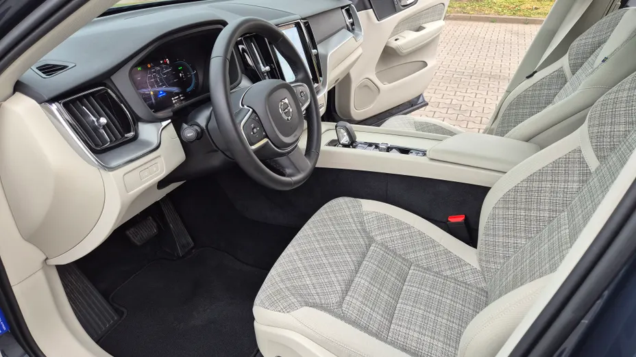 VOLVO XC60 XC60 T6 Plug-In Hybrid AWD Core aut