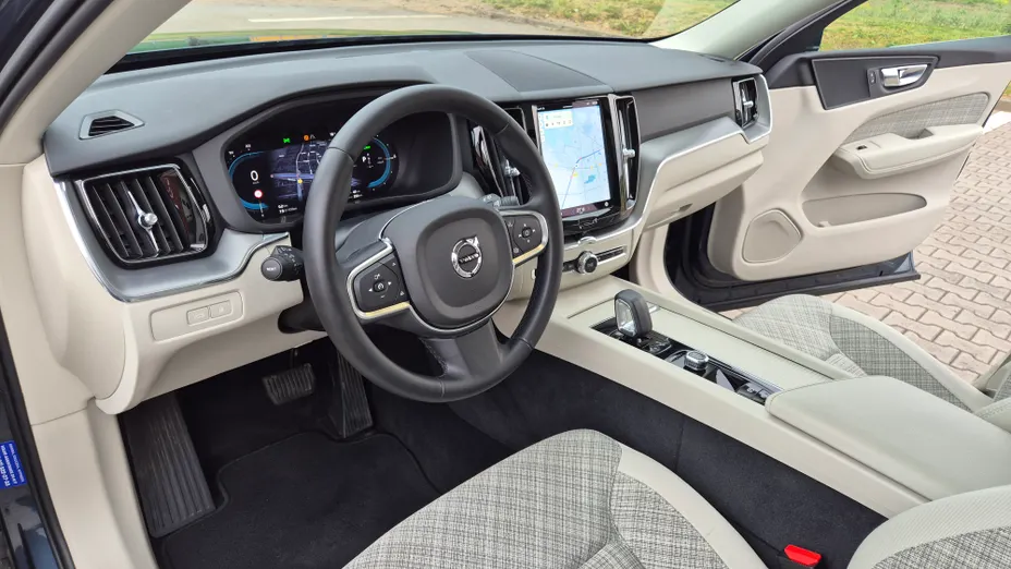 VOLVO XC60 XC60 T6 Plug-In Hybrid AWD Core aut