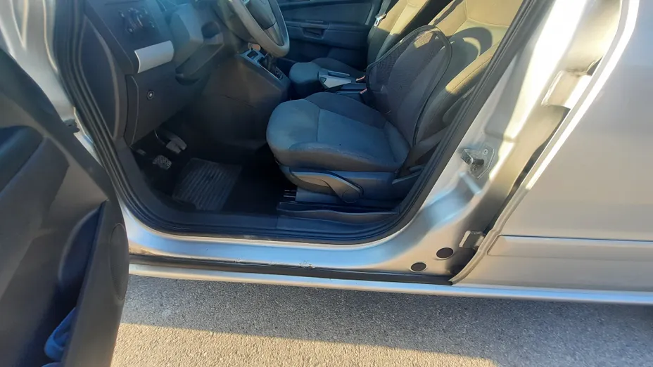 OPEL Zafira -