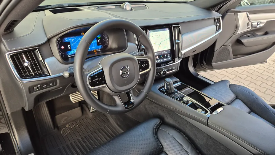 VOLVO V90 V90 T8 AWD Plug-In Hybrid R-Design aut