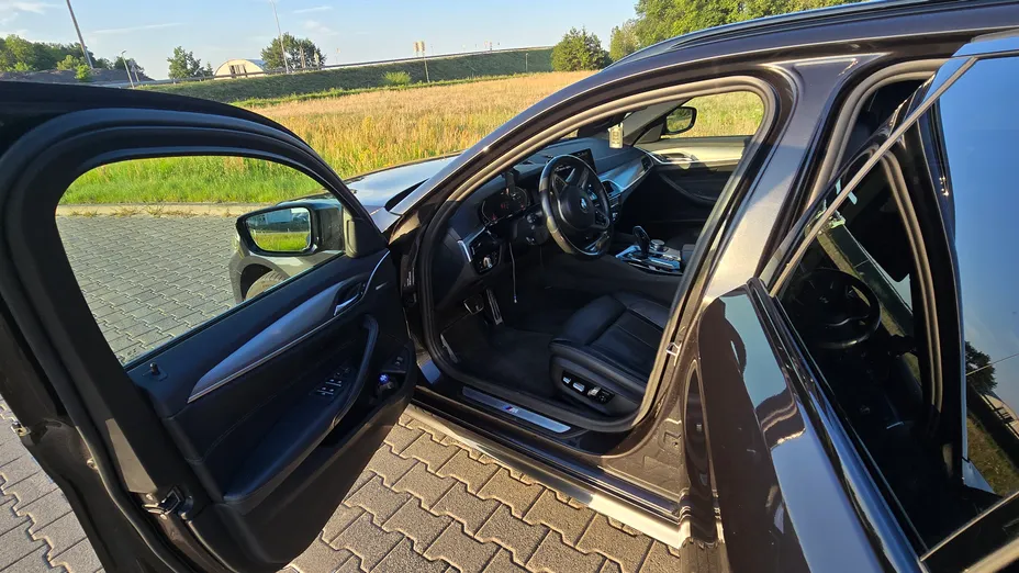 BMW Seria 5 520d xDrive M Sport sport-aut