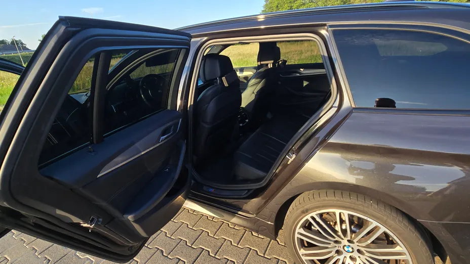 BMW Seria 5 520d xDrive M Sport sport-aut
