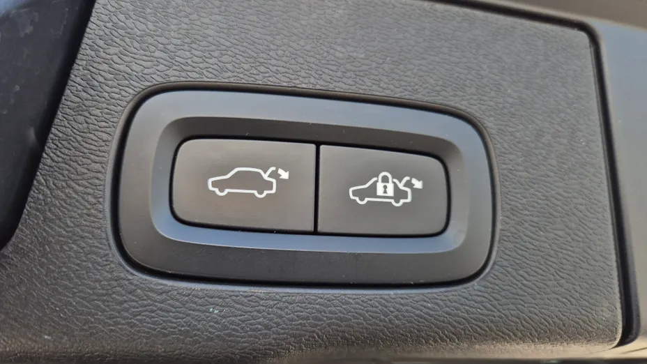 VOLVO XC60 XC60 T6 Plug-In Hybrid AWD Core aut