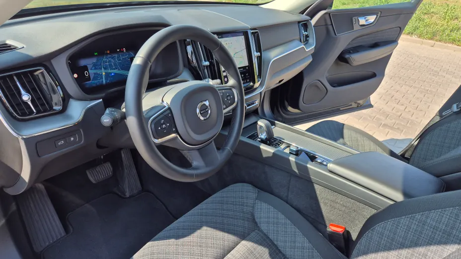 VOLVO XC60 XC60 T6 Plug-In Hybrid AWD Core aut