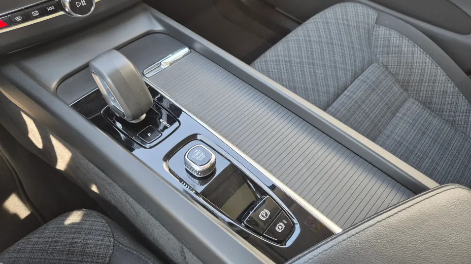 VOLVO XC60 XC60 T6 Plug-In Hybrid AWD Core aut