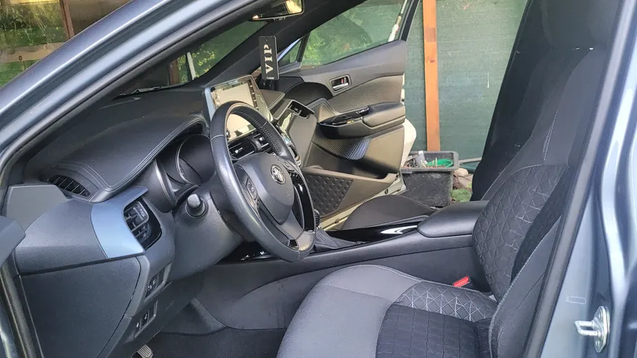 TOYOTA C-HR -