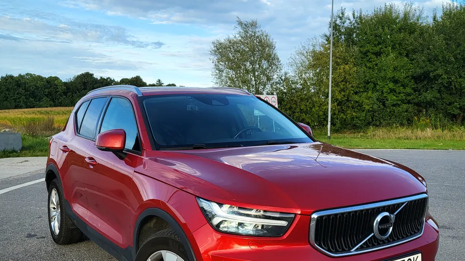 VOLVO XC40 XC40 B4 B AWD Momentum Pro aut