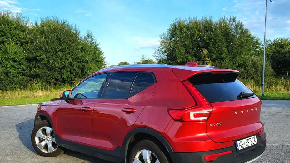 VOLVO XC40 XC40 B4 B AWD Momentum Pro aut