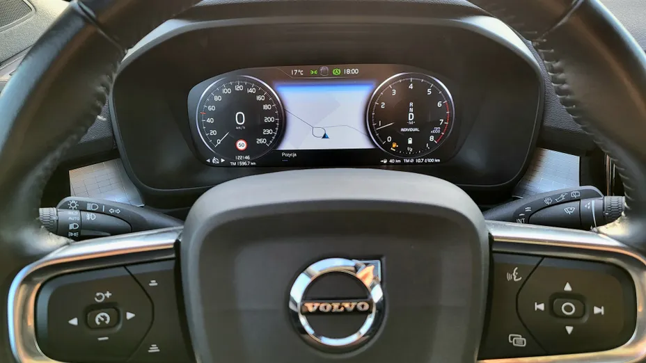 VOLVO XC40 XC40 B4 B AWD Momentum Pro aut