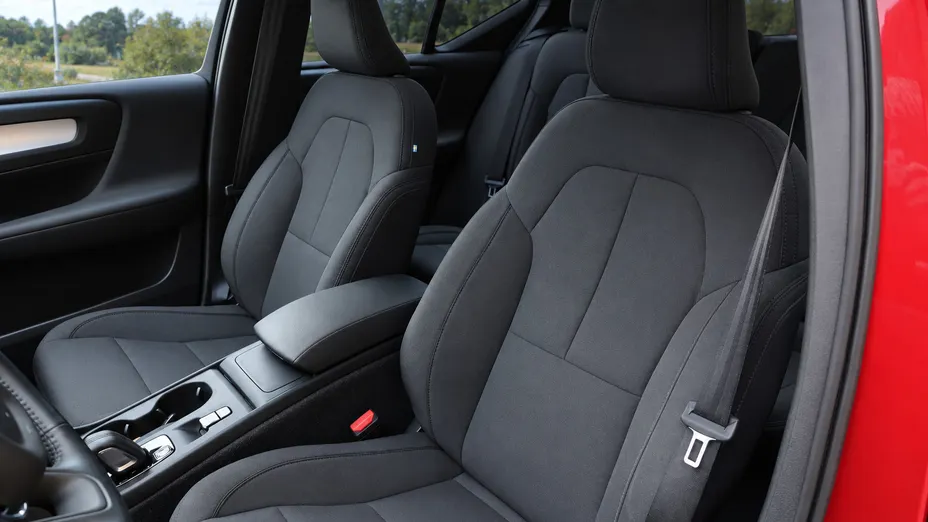 VOLVO XC40 XC40 B4 B AWD Momentum Pro aut