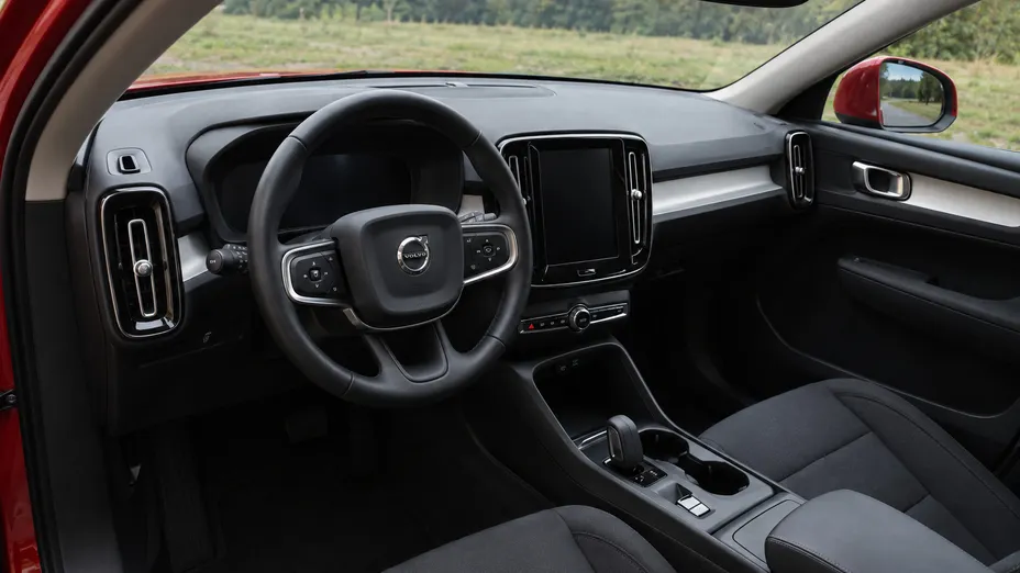 VOLVO XC40 XC40 B4 B AWD Momentum Pro aut