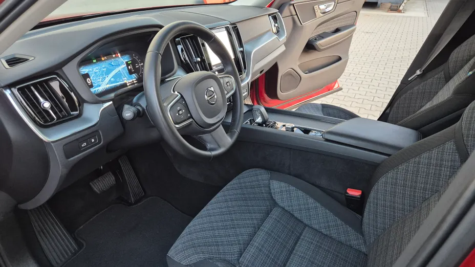 VOLVO XC60 XC60 T6 Plug-In Hybrid AWD Core aut