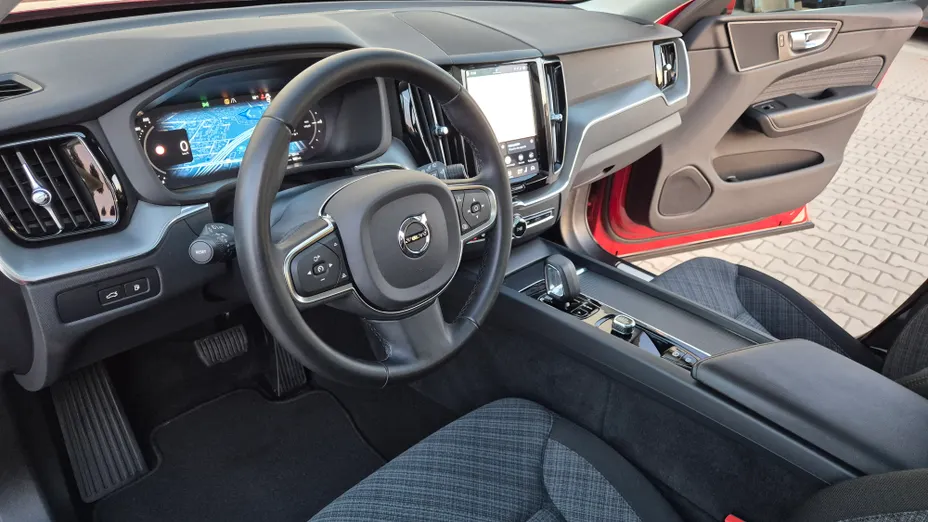VOLVO XC60 XC60 T6 Plug-In Hybrid AWD Core aut