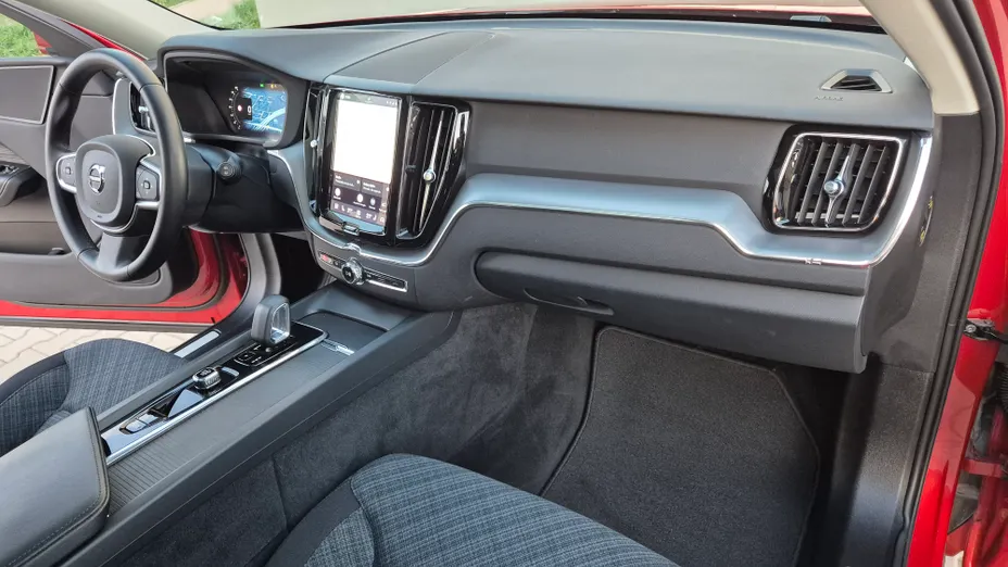 VOLVO XC60 XC60 T6 Plug-In Hybrid AWD Core aut