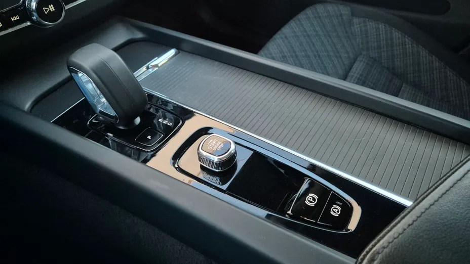 VOLVO XC60 XC60 T6 Plug-In Hybrid AWD Core aut