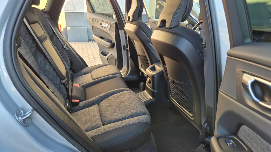 VOLVO XC60 XC60 T6 Plug-In Hybrid AWD Core aut