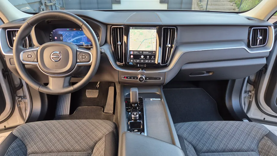 VOLVO XC60 XC60 T6 Plug-In Hybrid AWD Core aut