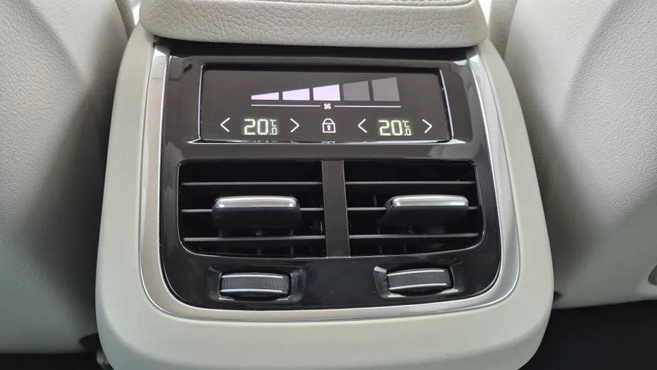 VOLVO XC90 XC90 T8 AWD Plug-In Hybrid Inscription Expression 7os aut