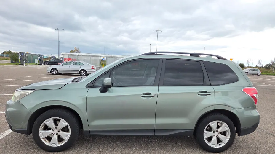 SUBARU Forester -