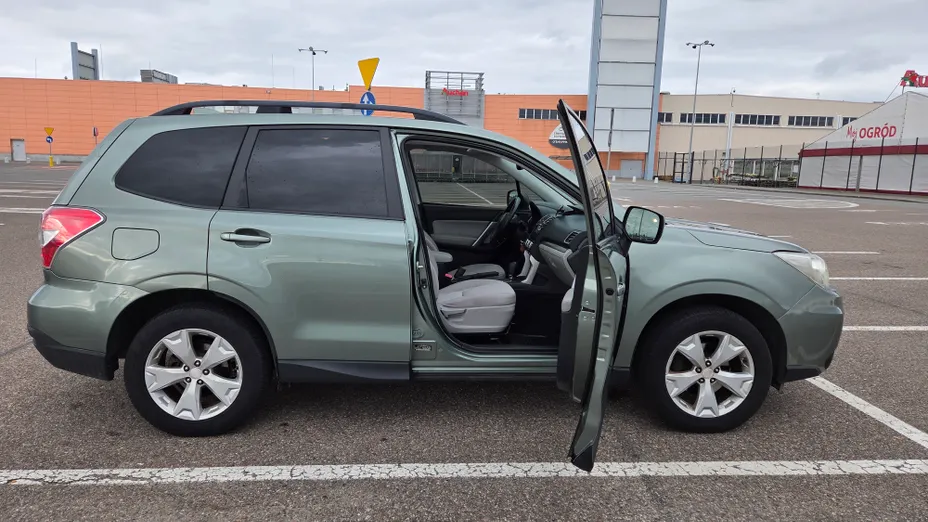 SUBARU Forester -