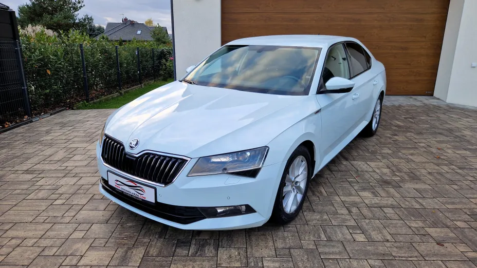 SKODA Superb -