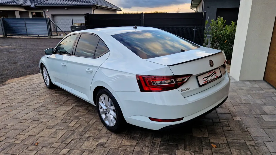 SKODA Superb -