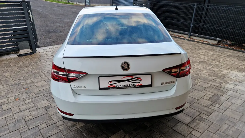 SKODA Superb -