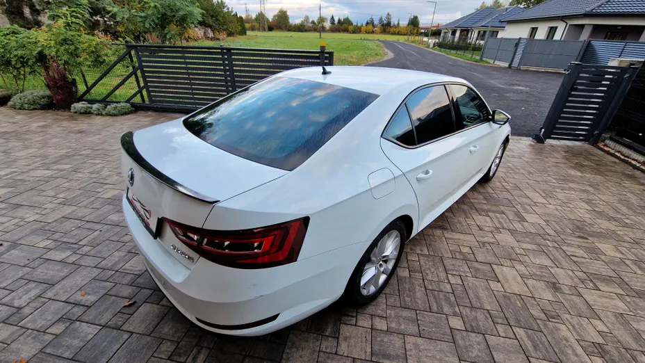 SKODA Superb -