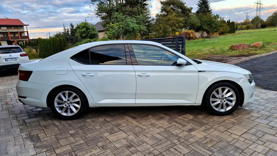 SKODA Superb -