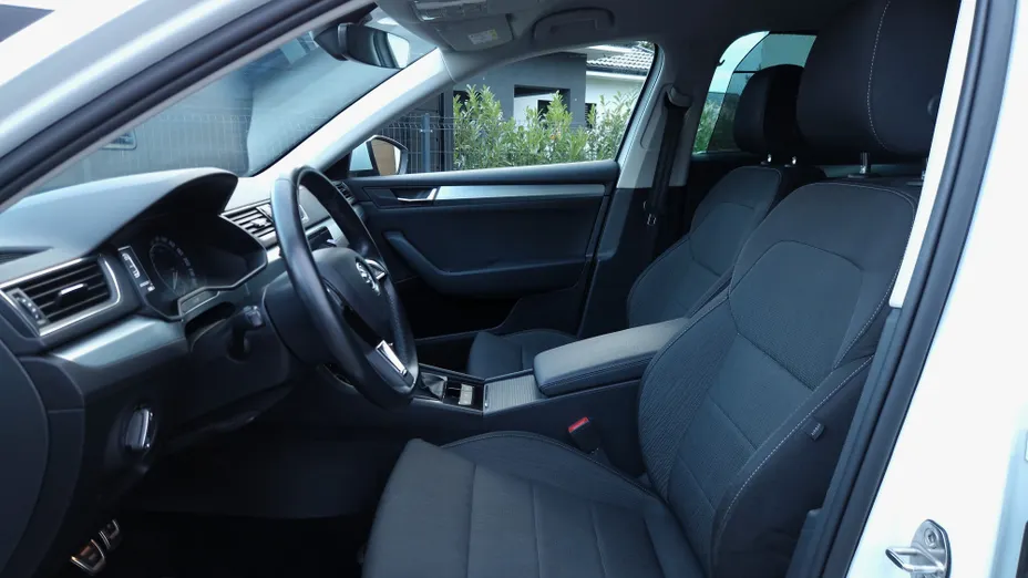SKODA Superb -