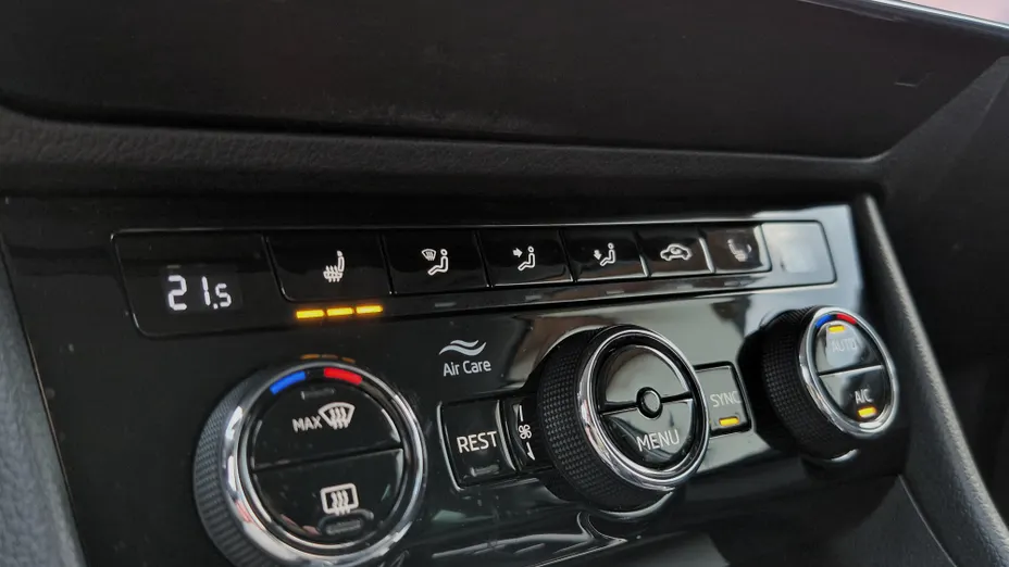 SKODA Superb -