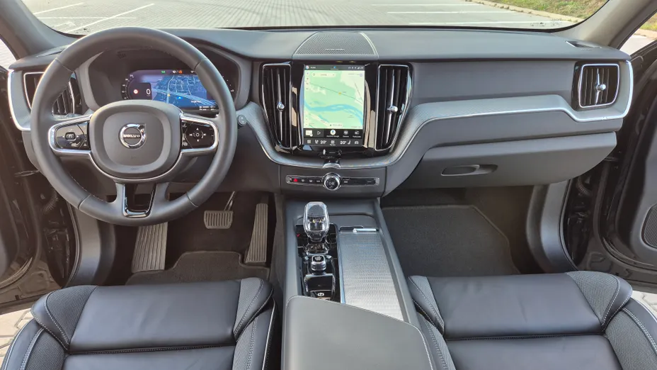 VOLVO XC60 XC60 T6 Plug-In Hybrid AWD Plus Bright aut