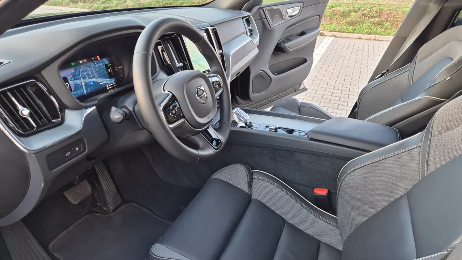 VOLVO XC60 XC60 T6 Plug-In Hybrid AWD Plus Bright aut