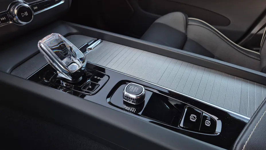 VOLVO XC60 XC60 T6 Plug-In Hybrid AWD Plus Bright aut