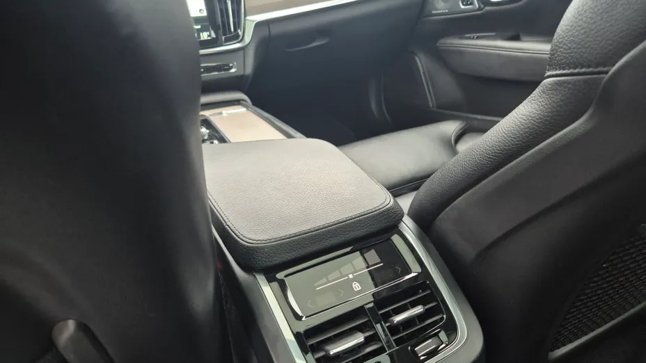 VOLVO V90 V90 D5 SCR AWD Momentum Pro aut