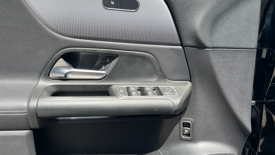 MERCEDES-BENZ GLB GLB 200 7G-DCT