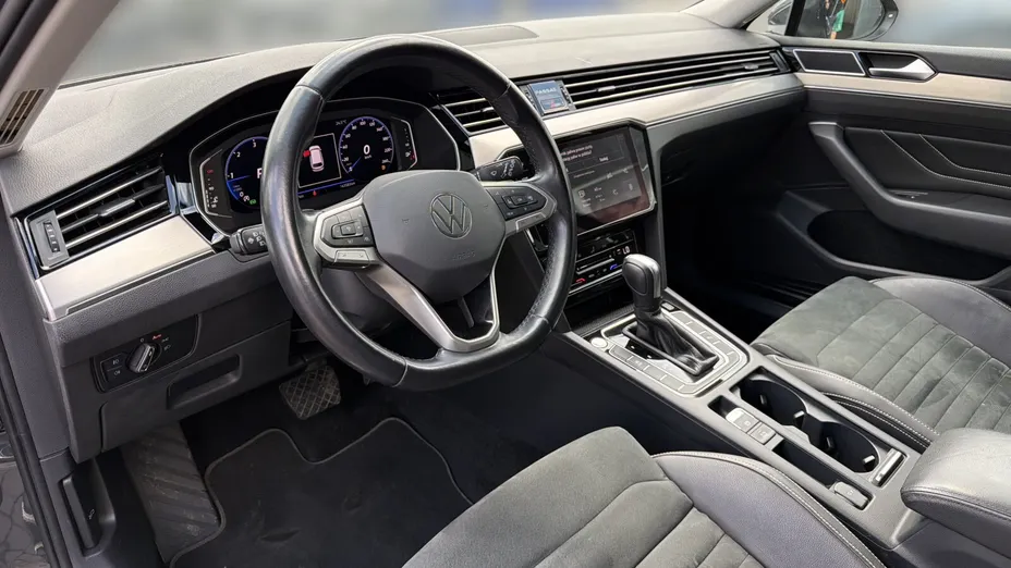 VOLKSWAGEN Passat -