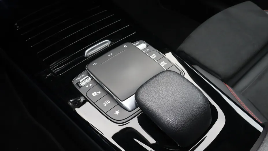 MERCEDES-BENZ CLA CLA 200 AMG Line 7G-DCT